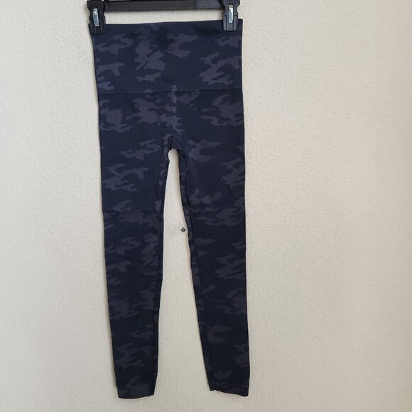 Spanx Seamless Leggings Camo Women Size M Look at Me Now Leggings - Picture 4 of 9